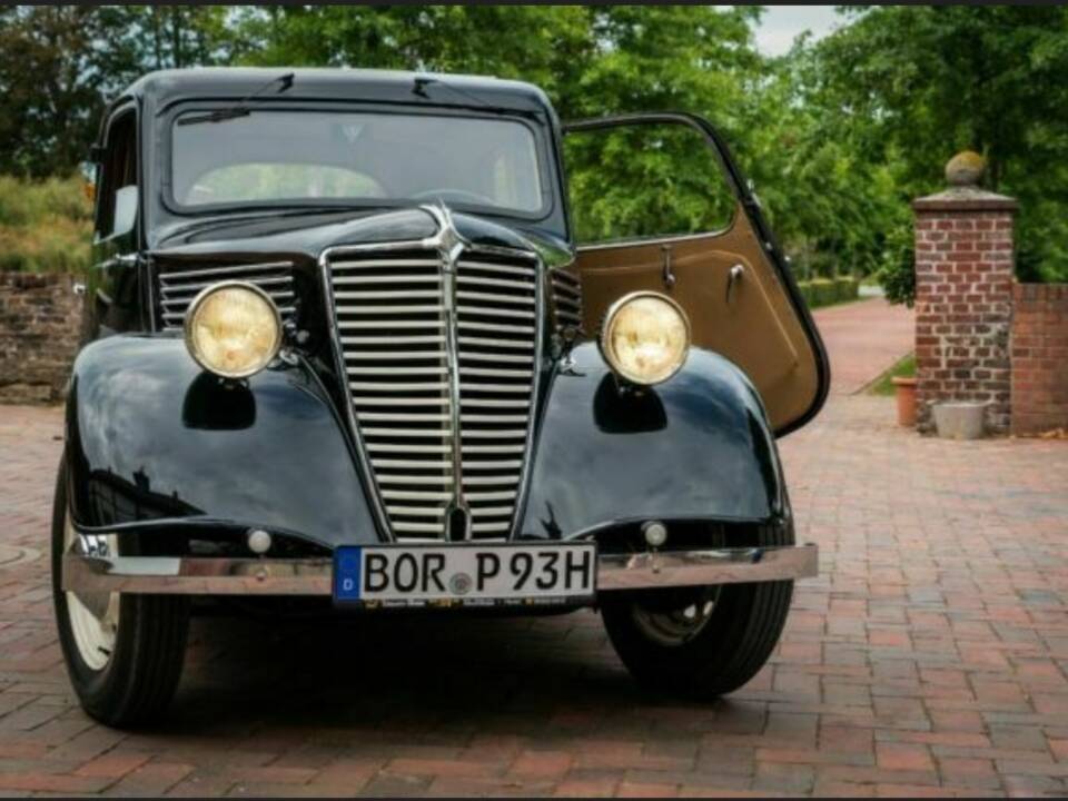 Bild 4/6 von Renault Novaquatre (1939)
