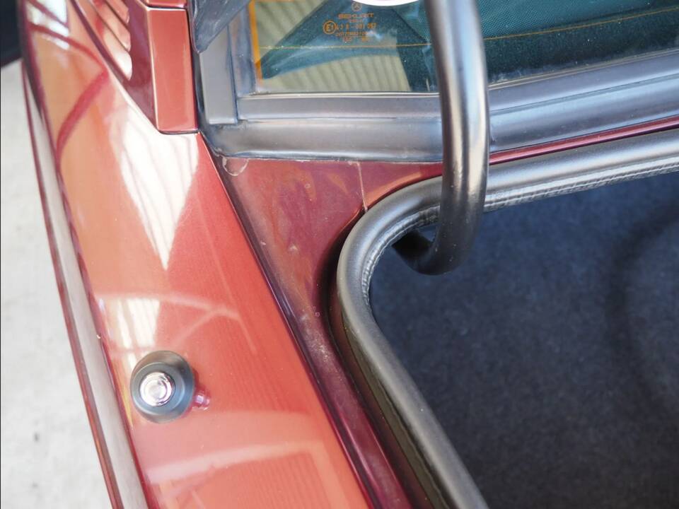 Image 95/137 of Mercedes-Benz 190 E 1.8 Avantgarde &quot;Rosso&quot; (1992)
