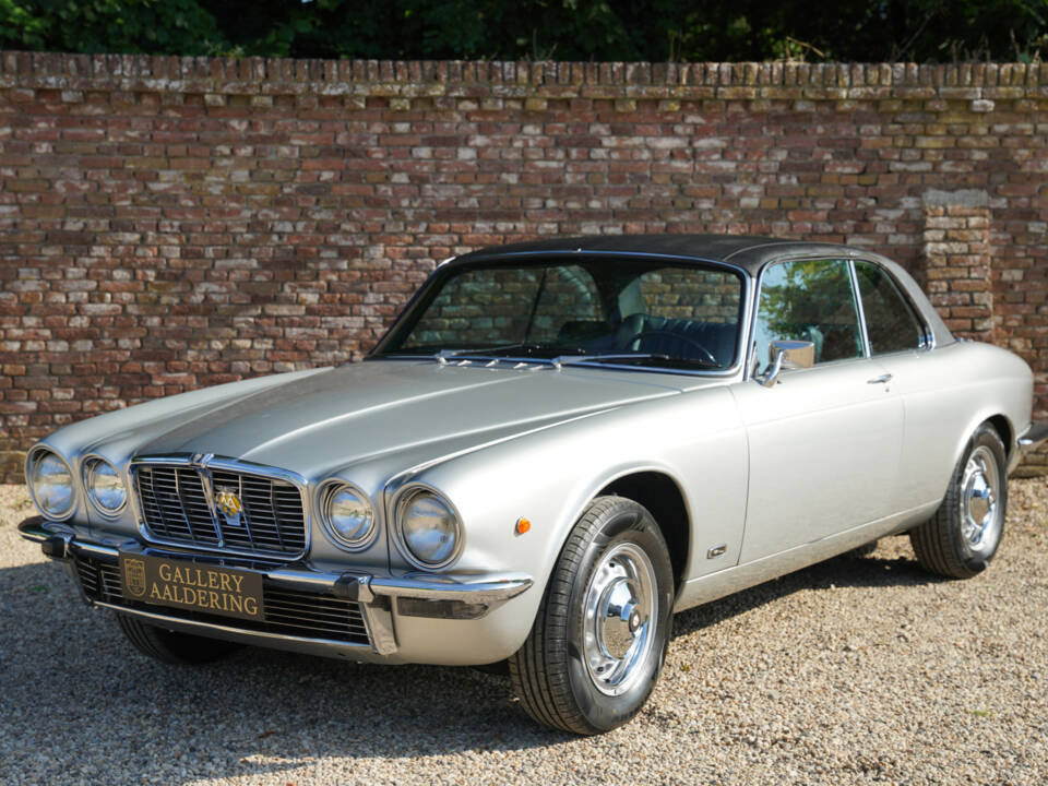 Bild 14/50 von Jaguar XJ 6 C 4.2 (1975)