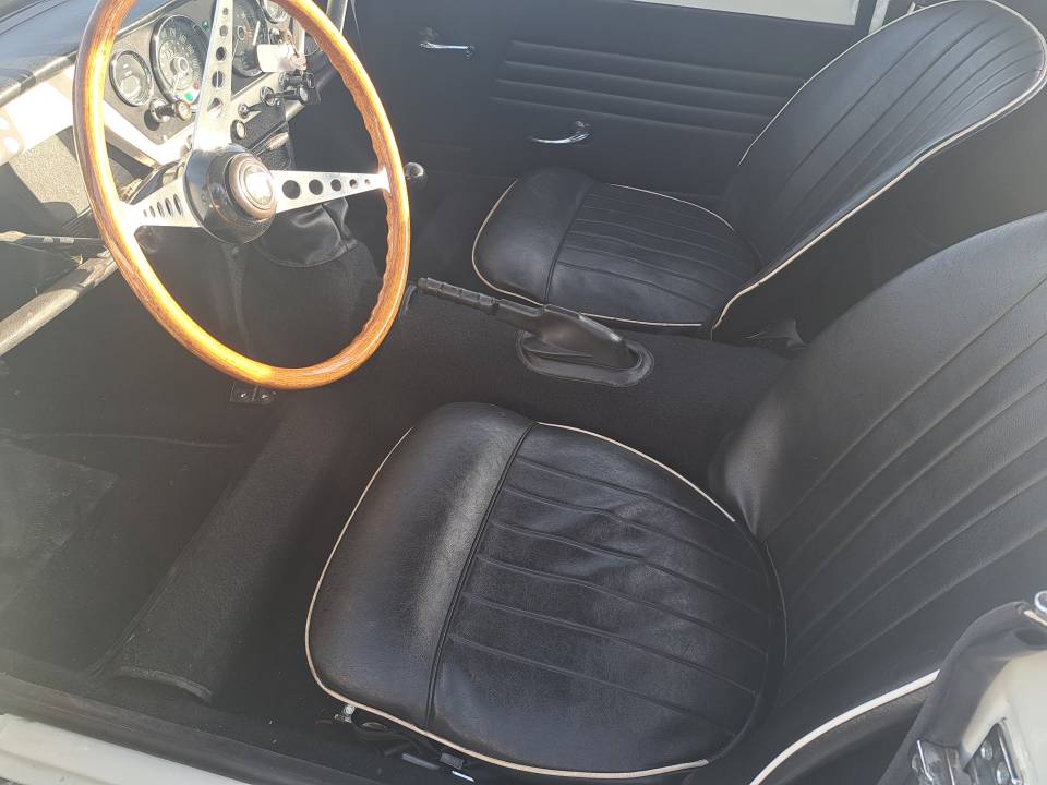 Image 9/14 of Triumph Spitfire 4 (1964)