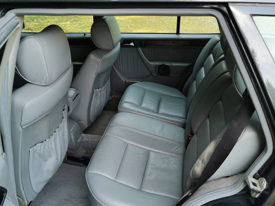 Bild 2/20 von Mercedes-Benz E 320 T (1995)
