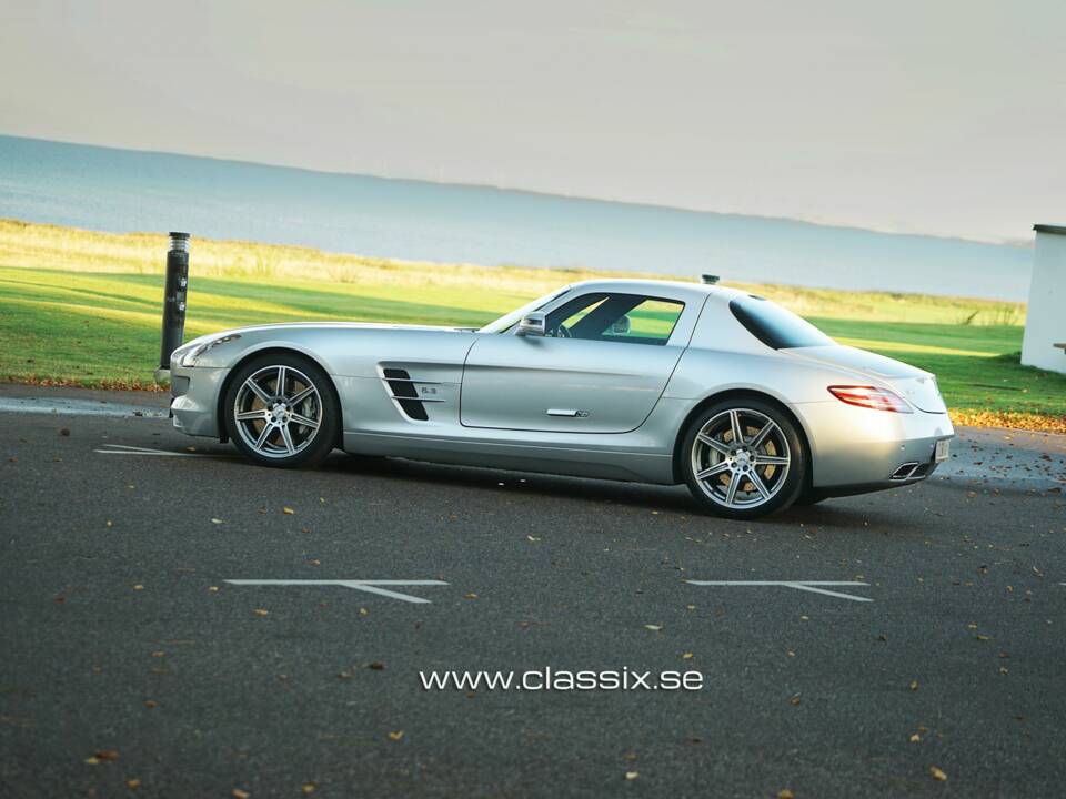 Image 3/26 de Mercedes-Benz SLS AMG (2011)