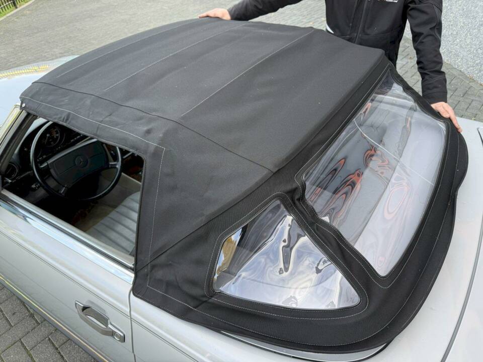 Image 16/36 de Mercedes-Benz 560 SL (1987)