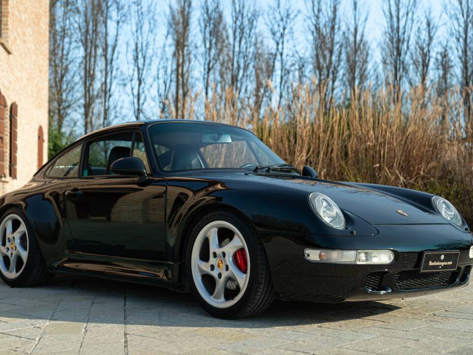 Image 2/50 of Porsche 911 Carrera (1996)