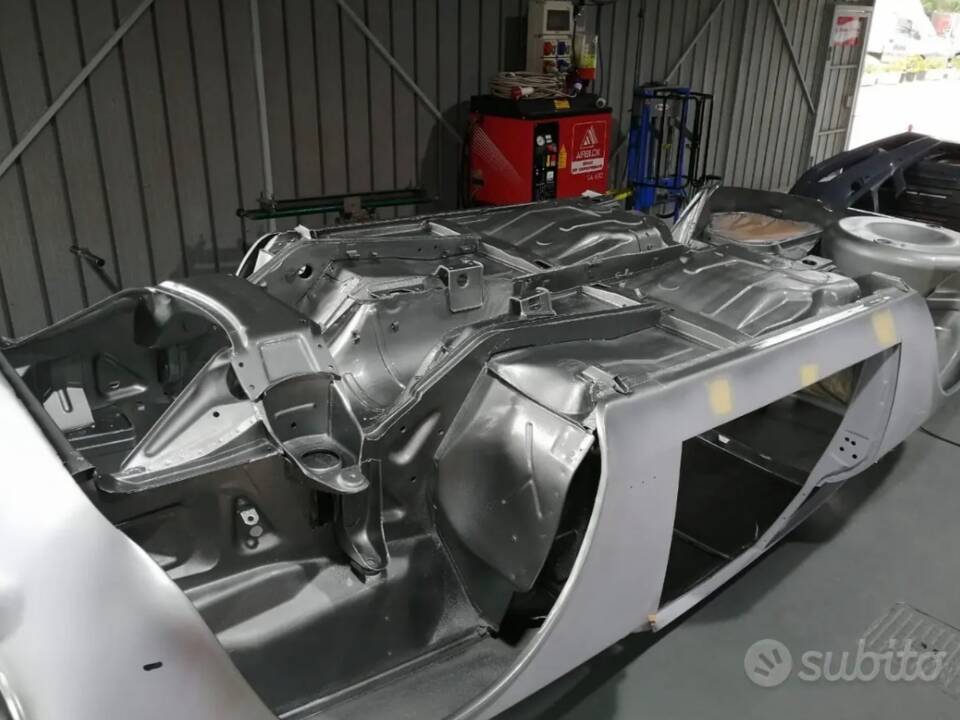 Image 4/18 of Alfa Romeo Giulia GT 1300 Junior (1968)