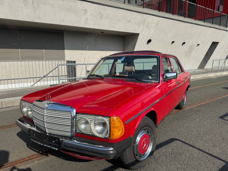 Afbeelding 3/65 van Mercedes-Benz 200 D (1982)