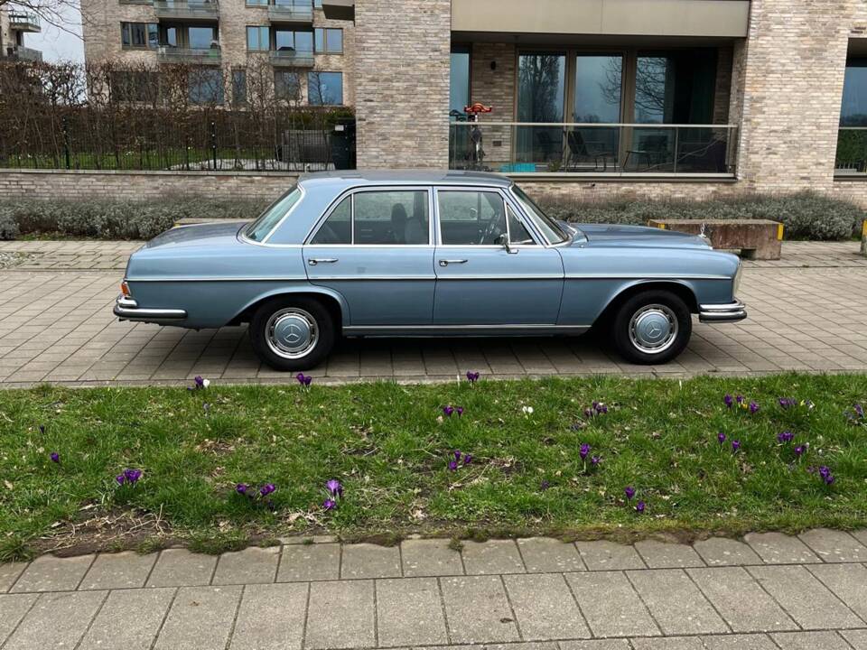 Image 5/10 of Mercedes-Benz 280 SE 3,5 (1972)