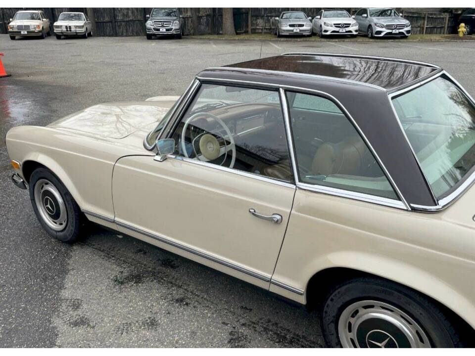 Afbeelding 13/36 van Mercedes-Benz 280 SL (1970)