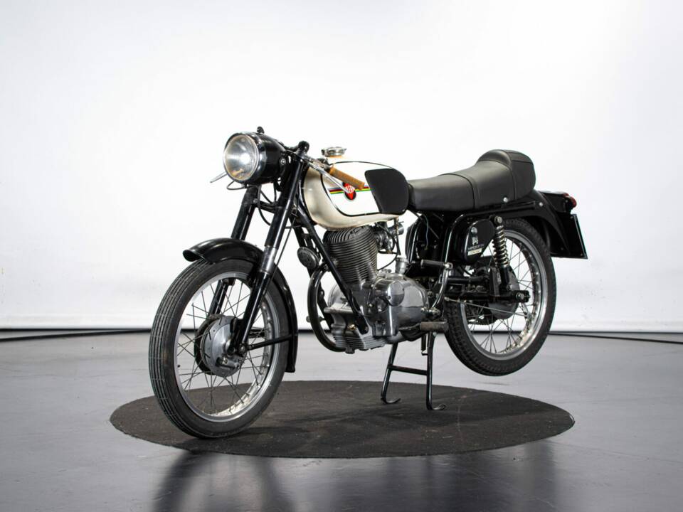 Immagine 2/50 di Gilera Giubileo 125 (1962)