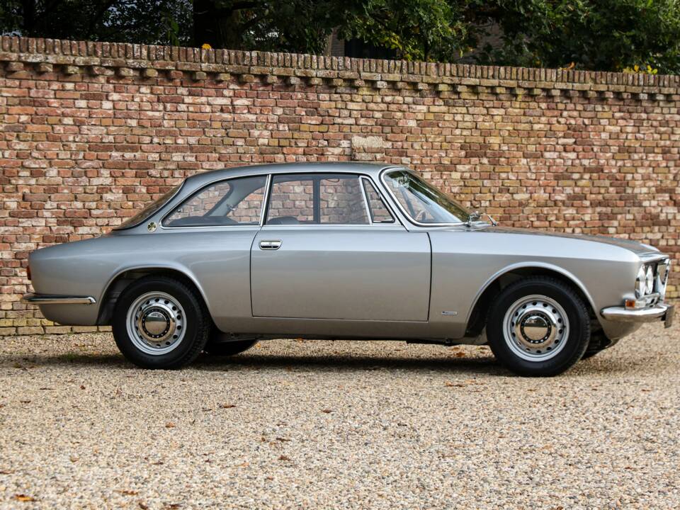 Afbeelding 36/50 van Alfa Romeo 1750 GT Veloce (1969)