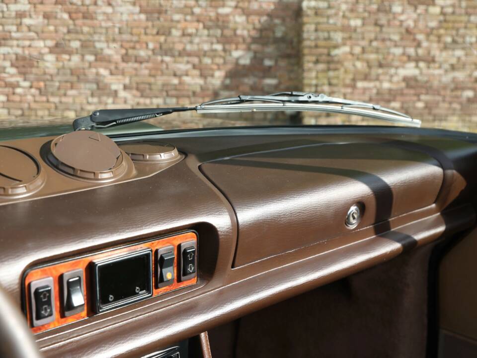 Image 38/50 of Peugeot 504 Convertible (1981)