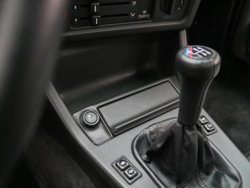 Afbeelding 25/27 van BMW M3 (1986)