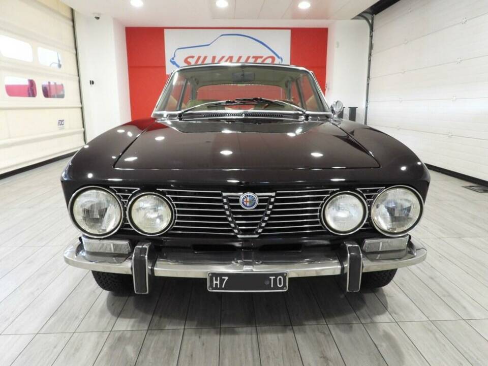Image 2/15 of Alfa Romeo 2000 GT Veloce (1973)