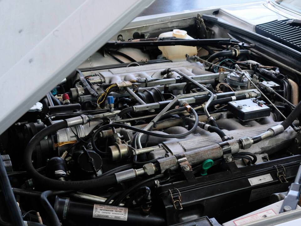 Image 29/47 of Jaguar XJ-SC 5.3 (1987)