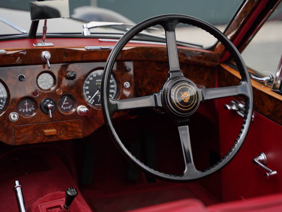 Image 21/50 of Jaguar XK 140 DHC (1956)