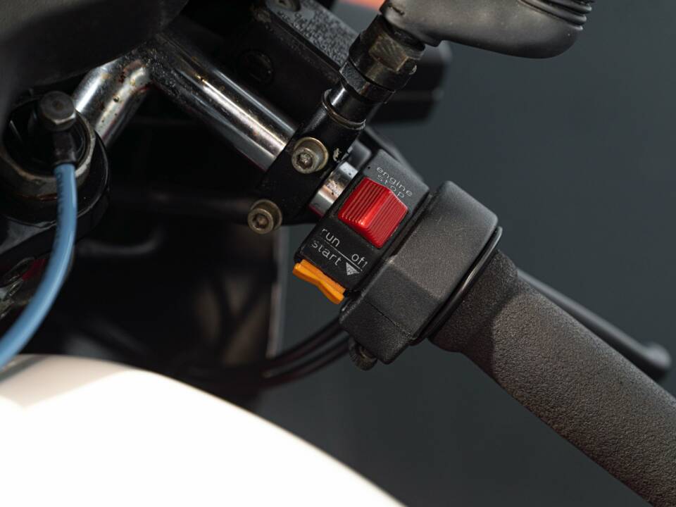 Image 26/33 of Moto Guzzi DUMMY (1990)