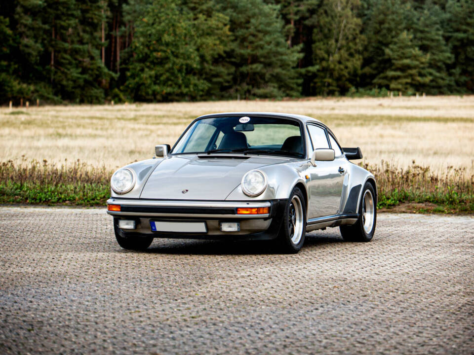 Image 2/47 of Porsche 911 Turbo 3.3 (1983)