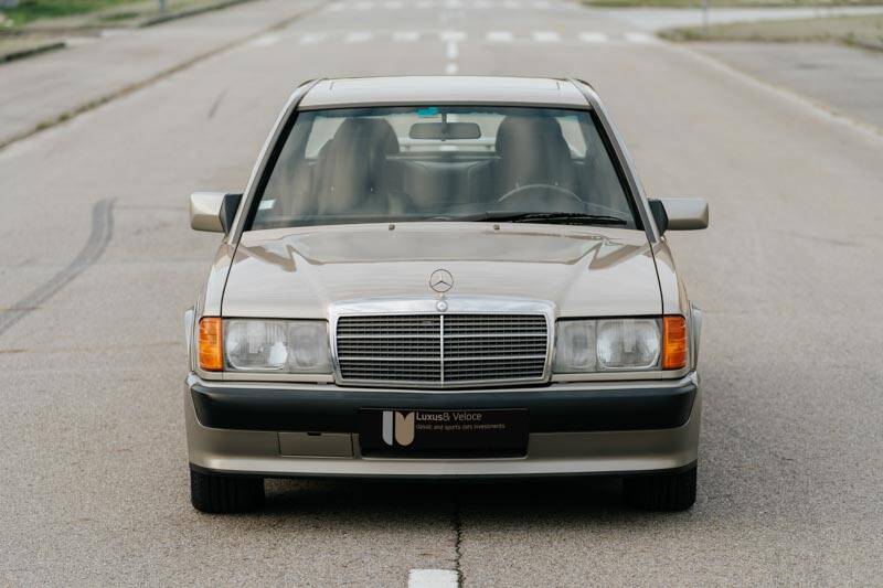 Image 2/69 de Mercedes-Benz 190 E 2.3-16 (1988)