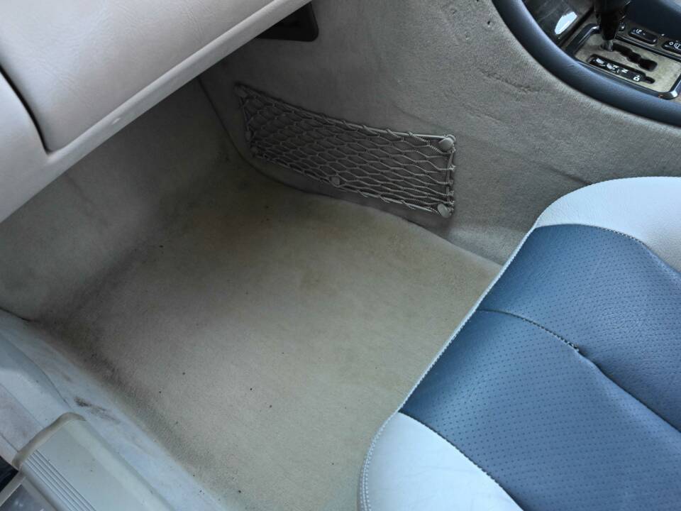 Image 31/50 of Mercedes-Benz CLK 230 Kompressor (2002)