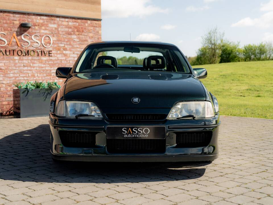 Image 3/75 of Lotus Carlton (1991)