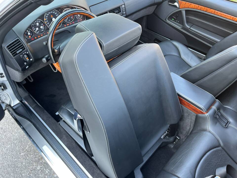Image 24/91 of Mercedes-Benz SL 320 "Final Edition" (2001)