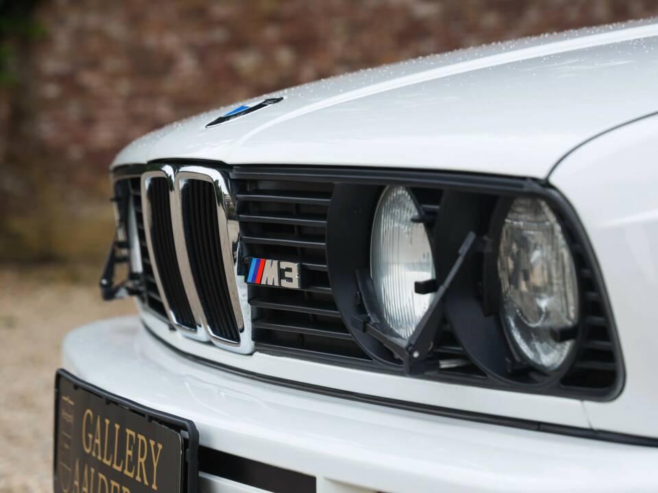 Image 9/50 of BMW M3 (1990)