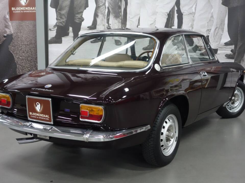 Bild 4/60 von Alfa Romeo Giulia GT 1300 Junior (1975)