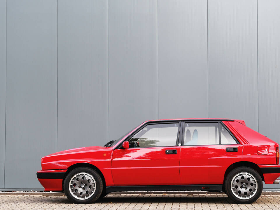 Image 15/41 of Lancia Delta HF Integrale (1989)