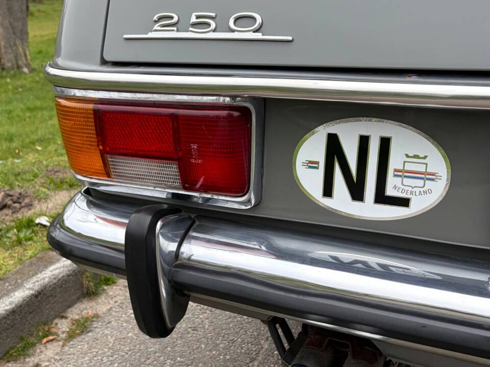 Bild 8/12 von Mercedes-Benz 250 (1971)