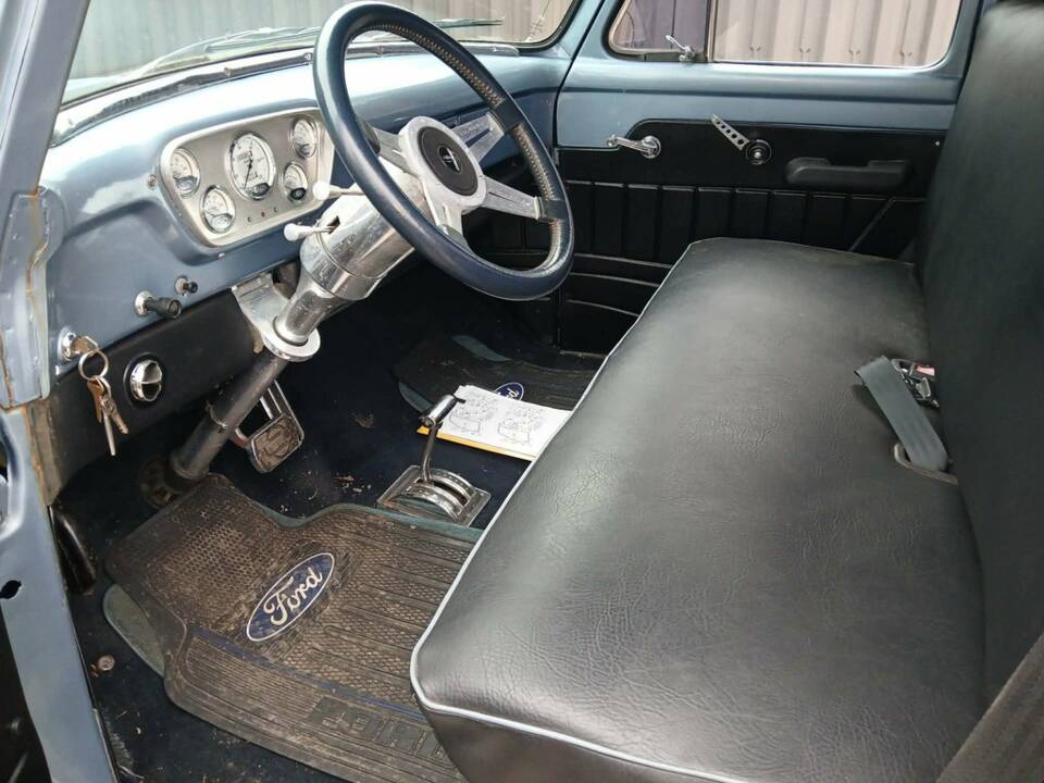 Image 2/8 of Ford F-100 (1954)