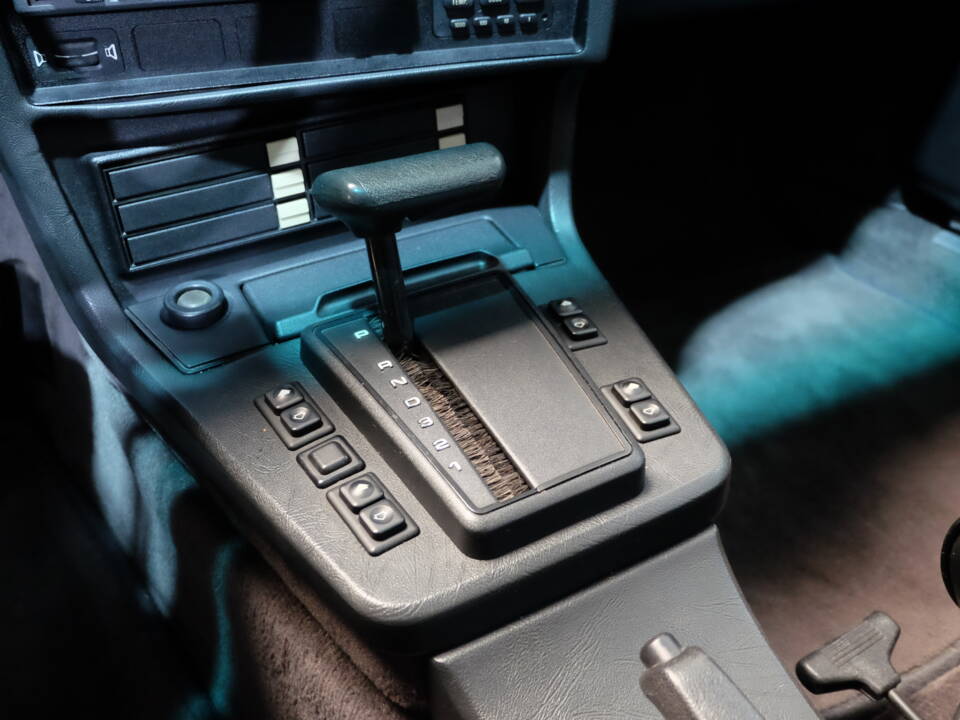 Bild 21/32 von BMW 635 CSi (1986)