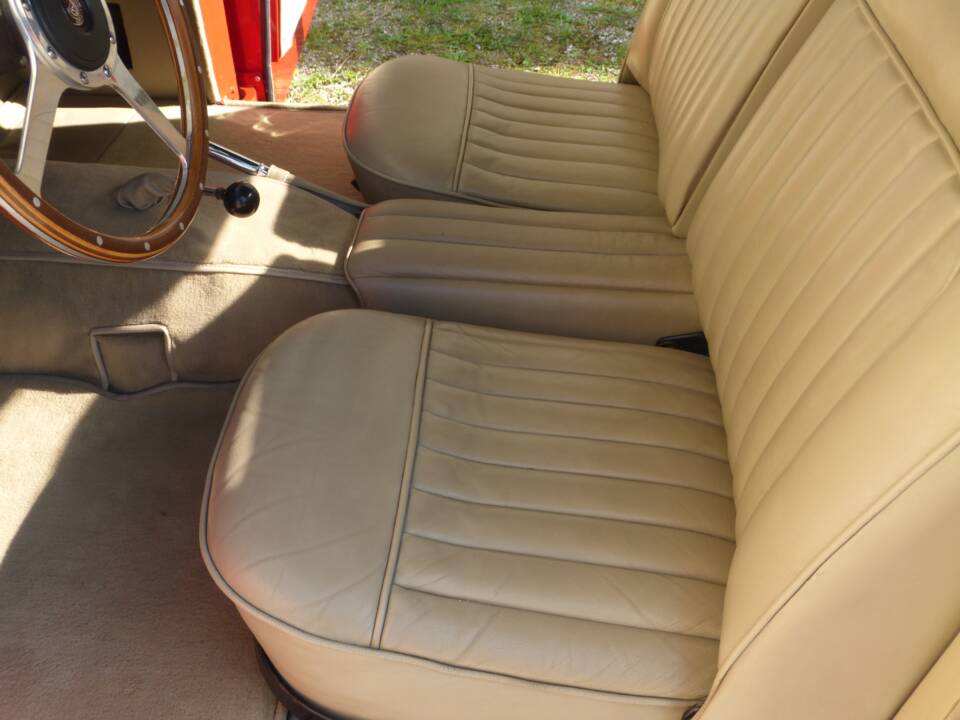 Image 81/174 of Jaguar XK 150 3.4 S OTS (1958)