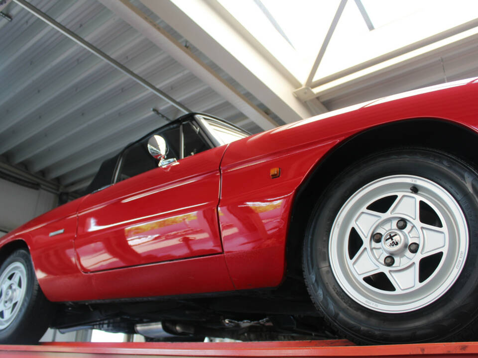 Image 8/50 of Alfa Romeo 2.0 Spider (1990)