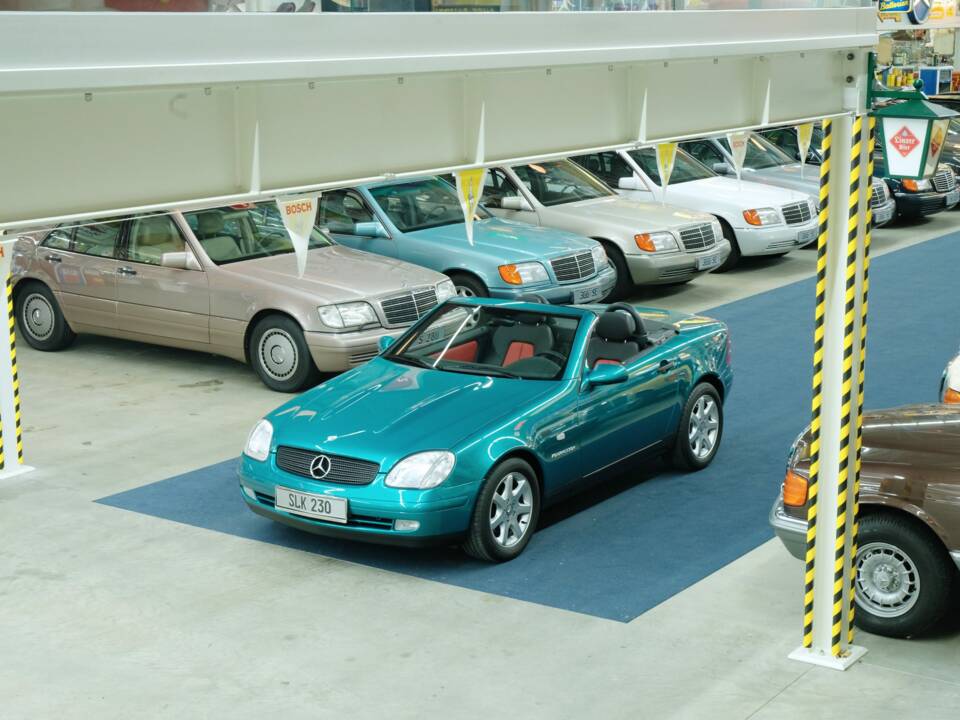 Immagine 5/50 di Mercedes-Benz SLK 230 Kompressor (1998)
