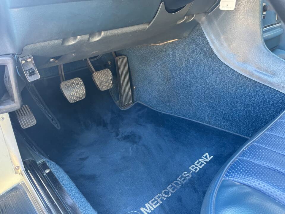Image 19/26 of Mercedes-Benz 350 SL (1974)
