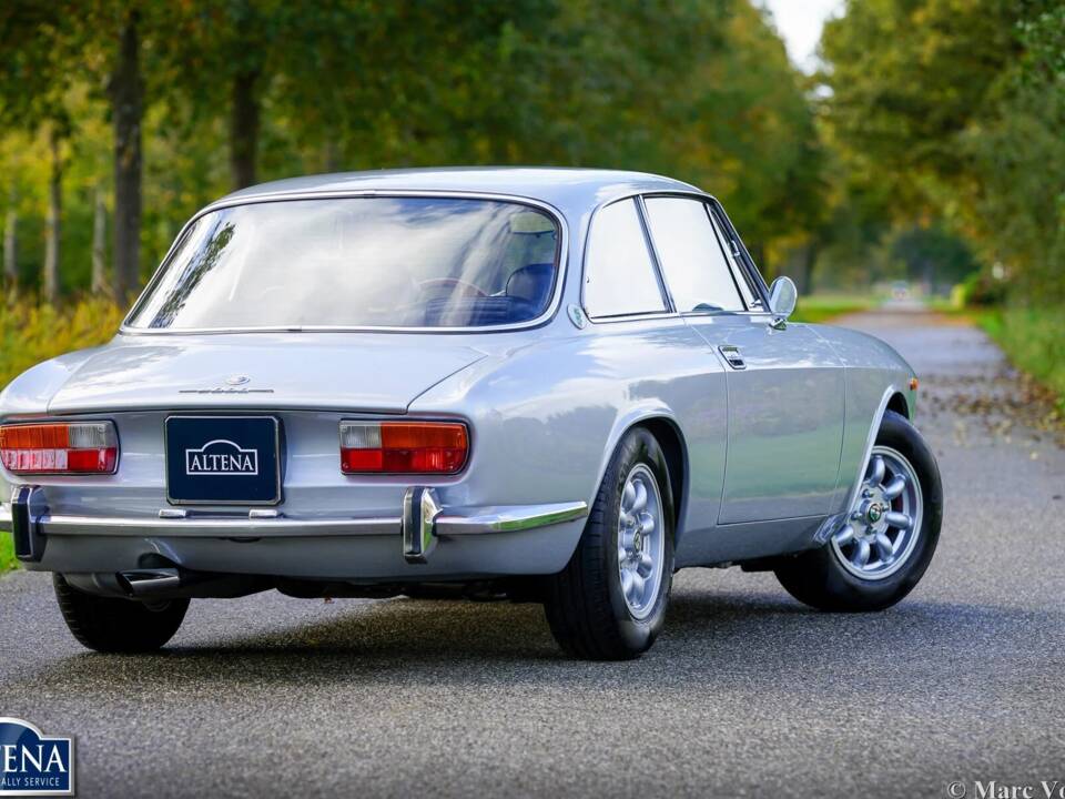 Bild 55/62 von Alfa Romeo 2000 GT Veloce (1974)