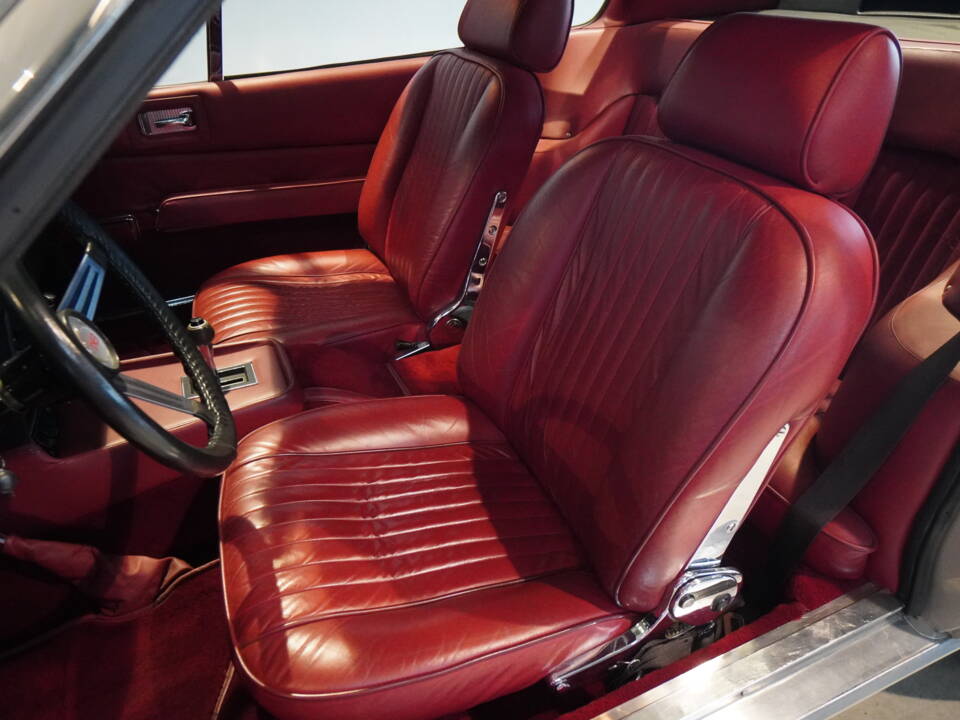 Bild 9/22 von Aston Martin DBS V8 (1971)