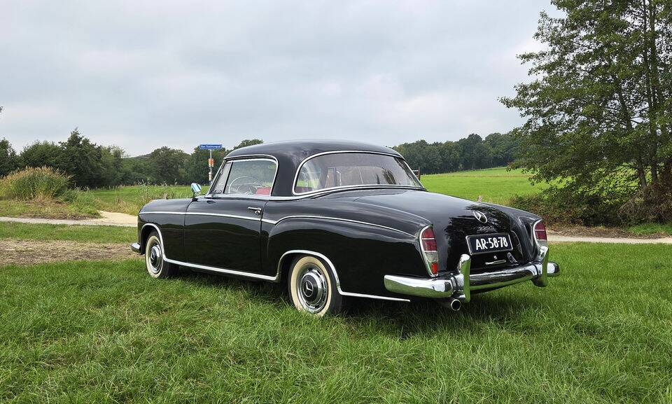 Image 8/8 of Mercedes-Benz 220 S (1959)
