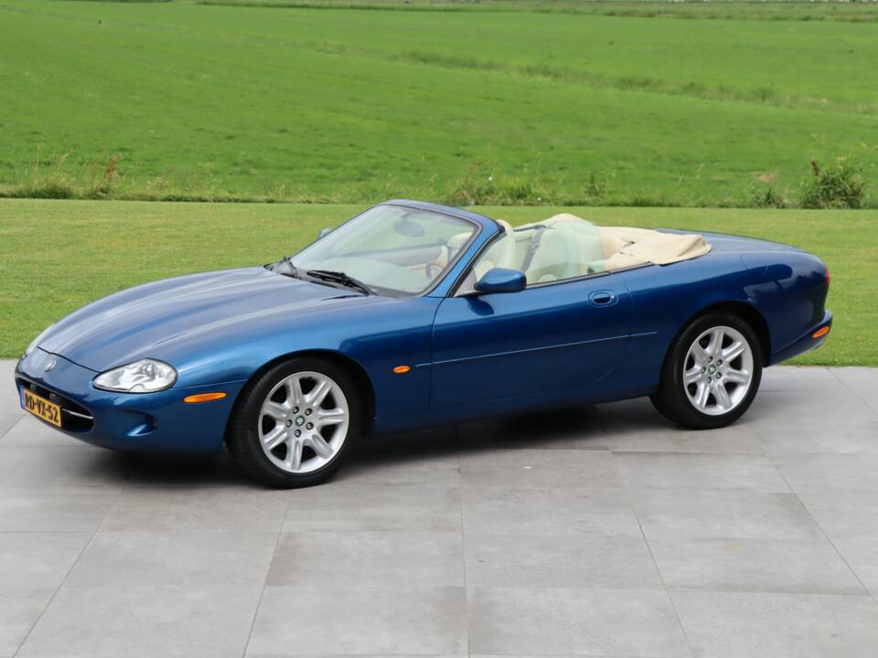 Image 28/50 de Jaguar XK8 4.0 (1997)