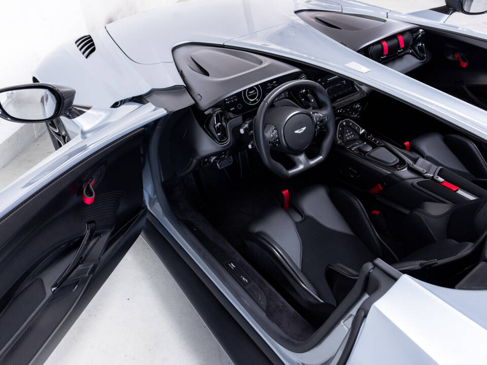 Bild 9/47 von Aston Martin V12 Speedster (2021)