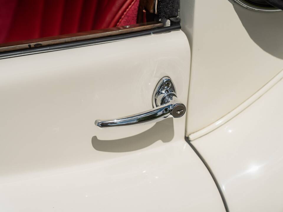 Image 26/58 of Jaguar XK 140 SE DHC (1955)