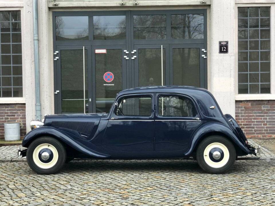 Image 3/17 of Citroën Traction Avant 11 BL (1950)