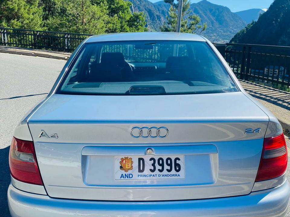 Bild 5/5 von Audi A4 2.4 (1998)