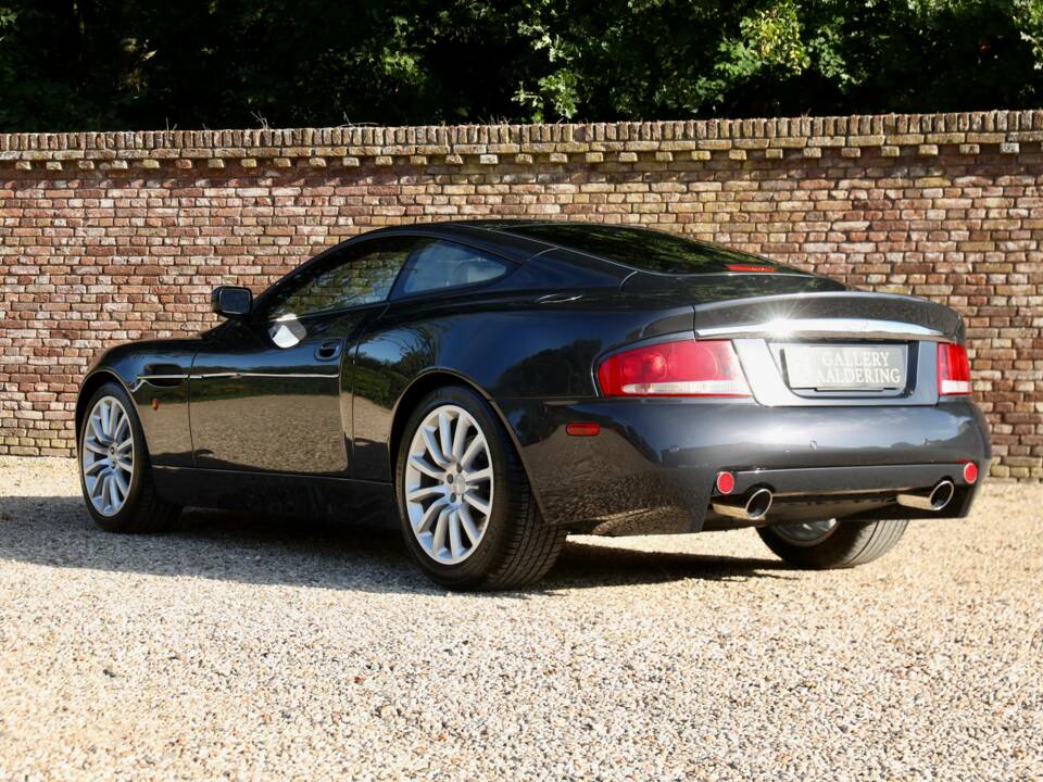 Image 2/50 of Aston Martin V12 Vanquish (2003)