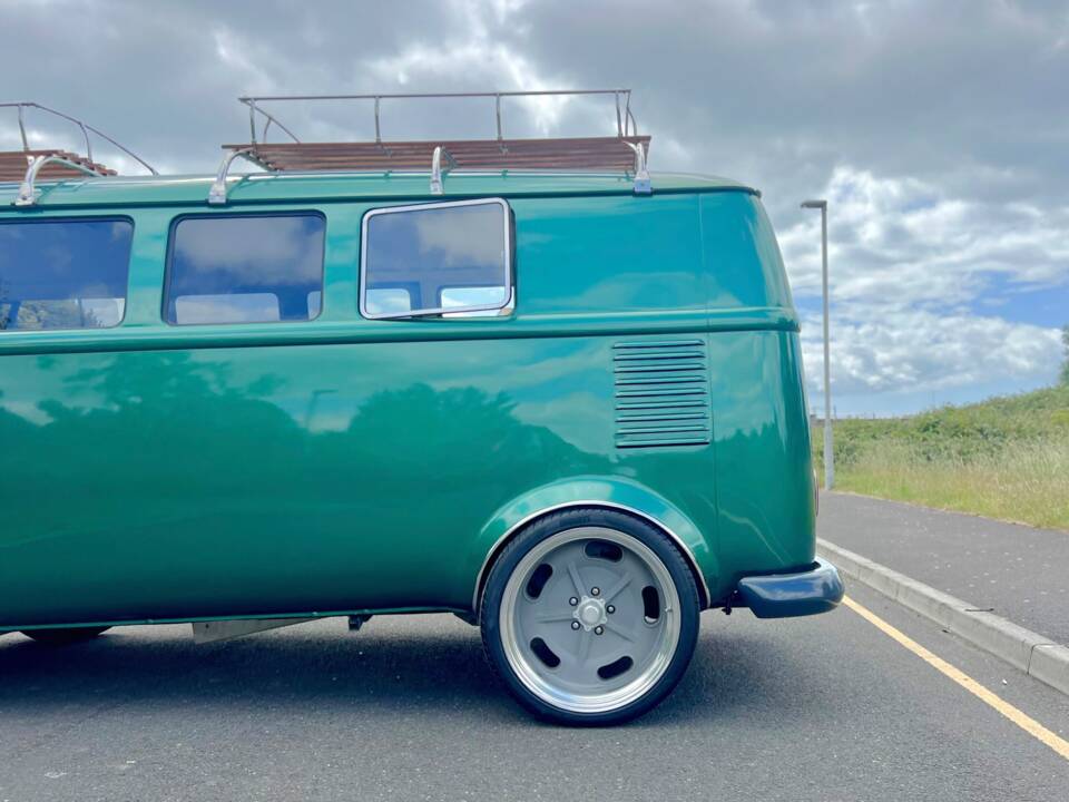 Image 8/8 of Volkswagen T1 minibus (1963)