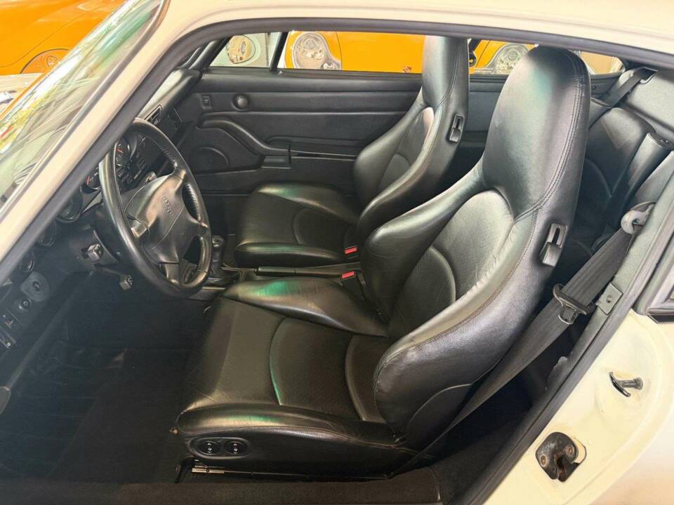 Bild 36/40 von Porsche 911 Carrera (1993)
