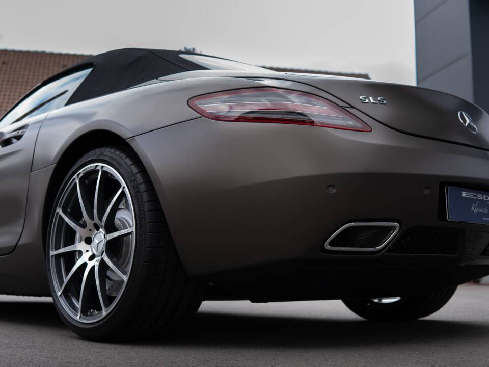 Image 14/45 of Mercedes-Benz SLS AMG Roadster (2012)