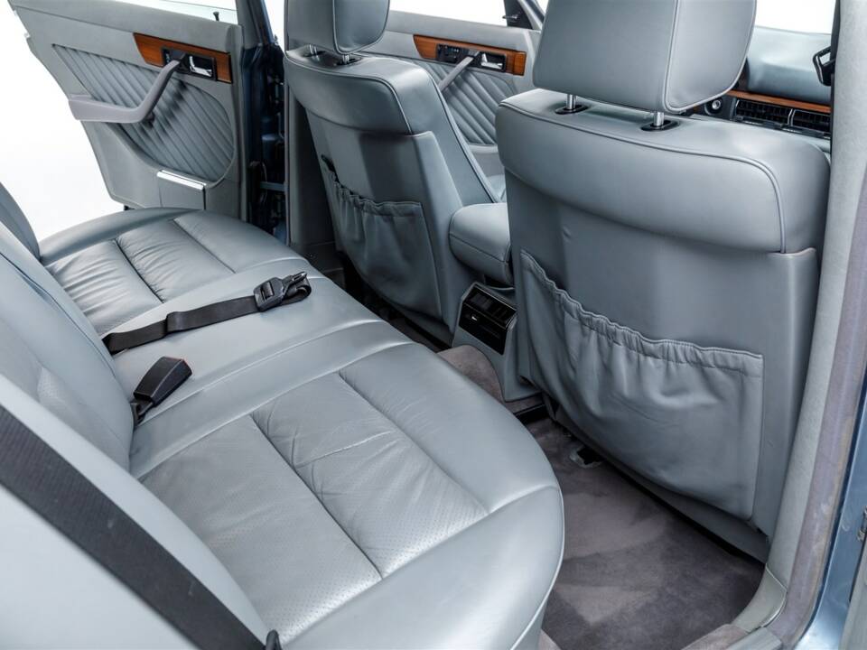 Image 11/19 of Mercedes-Benz 300 SE (1990)