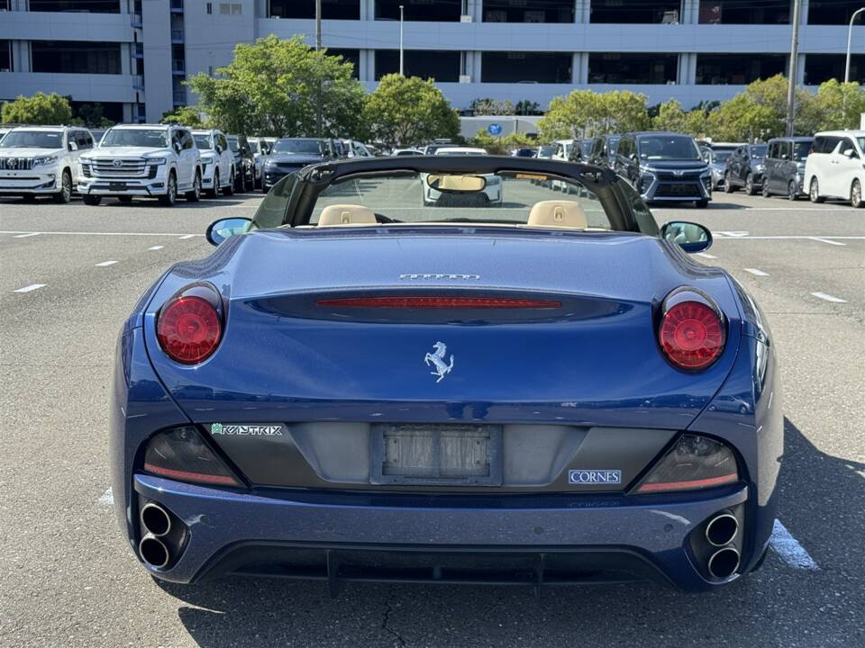 Image 8/51 of Ferrari California (2009)