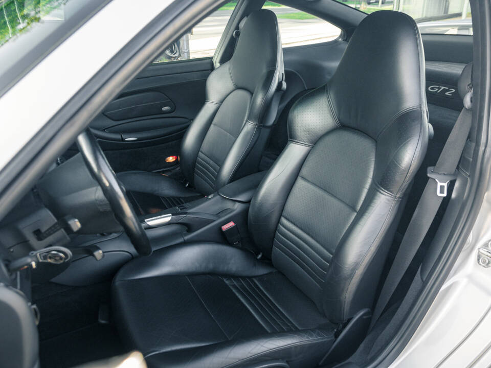 Image 30/51 of Porsche 911 GT2 (2001)